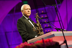 hatch-threatens-federal-oversight-of-sports-betting